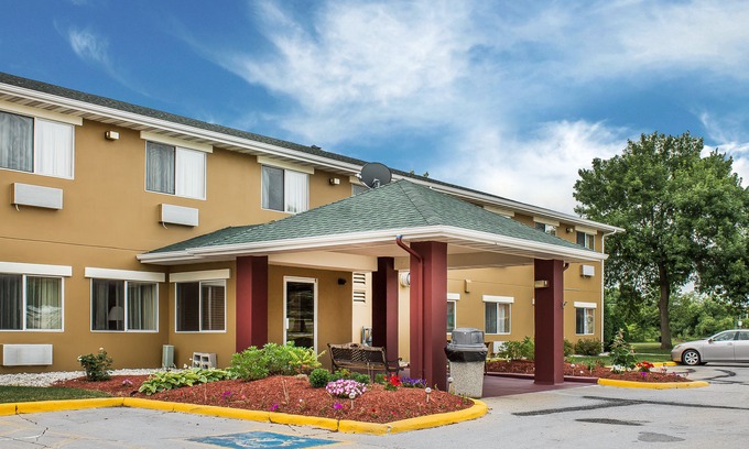Manitowoc Hotel | Quality Inn Manitowoc
