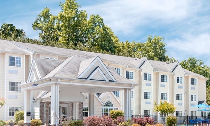 New Castle Hotel | Microtel Inn & Suites by Wyndham Gardendale