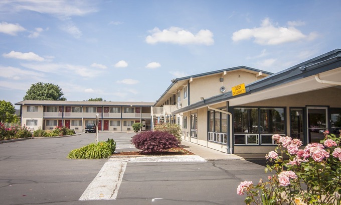 Albany Hotel | Rodeway Inn Albany