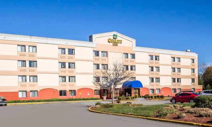 Spring Valley Hotel | Quality Inn Spring Valley - Nanuet