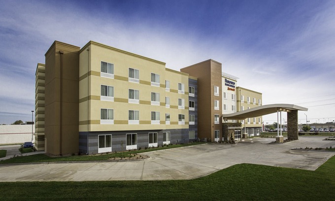 West Omaha Hotel | Fairfield Inn & Suites by Marriott Omaha West