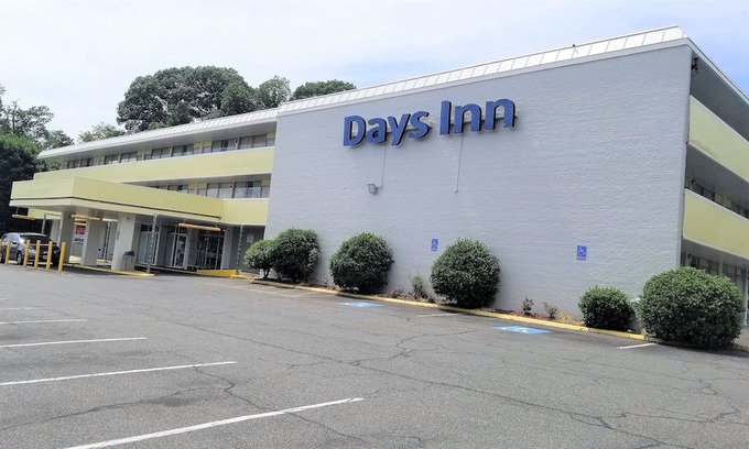 Huntington Hotel | Days Inn by Wyndham Alexandria South