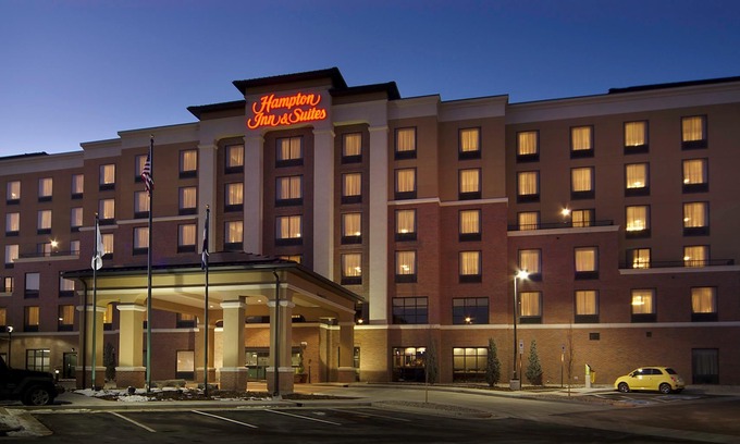 Gateway Hotel | Hampton Inn & Suites Denver Airport / Gateway Park