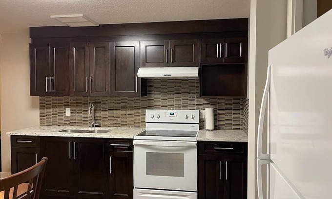 Springbank House | New Guest Suit with Full Bath and Modern Kitchen on Estate Acreage
