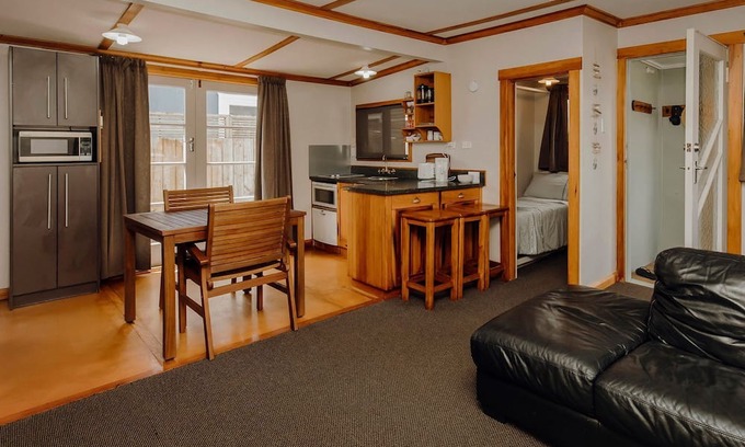 Urenui House | Sea Esta Urenui Motor Camp