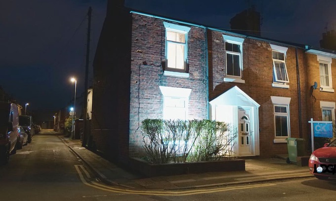 Stafford House | Town Centre House with parking, Wi-Fi