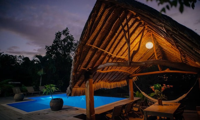 Moorea-Maiao Villa | Artist Villa with swimming pool