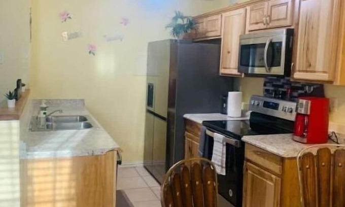 Southeast Colorado Springs Apartment | Luxury 2 bedroom rental place with a fireplace