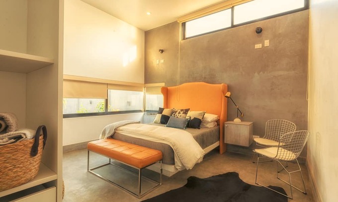 Punta Sal House | LN10 Resort Style all inclusive queen bed suite frente al Mar