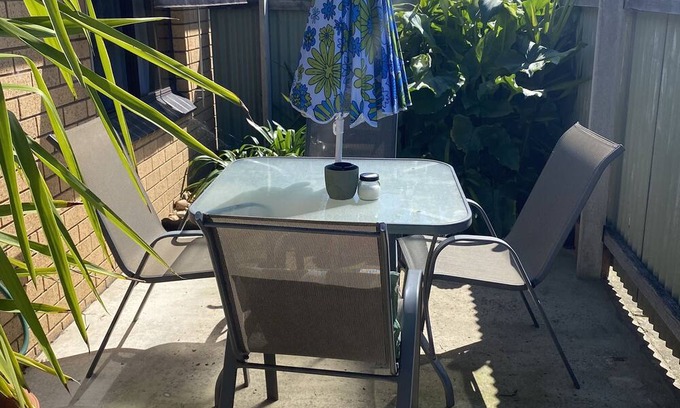 Wodonga Apartment | Quiet and comfortable 2 bedroom apartment, 65 inch Smart TV