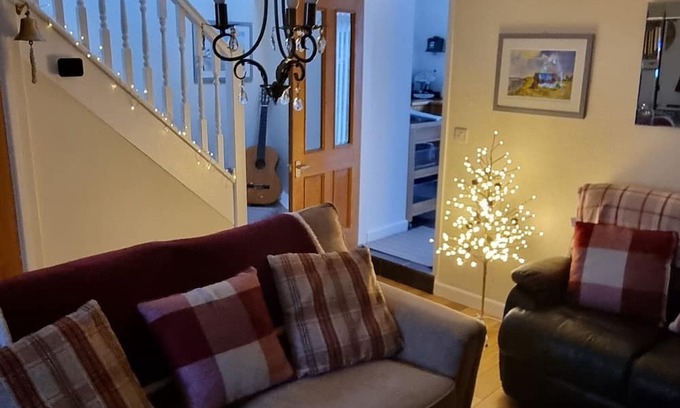 Llansantffraed Cottage | Cosy traditional fisherman's cottage