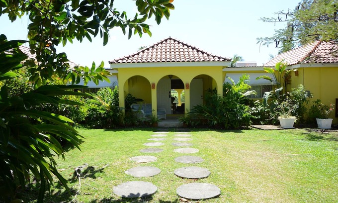 Merlin Bay Villa | WESTERLEE 3 bedroom 2 bathroom with POOL