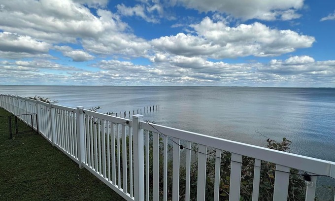 Chesapeake Beach Cottage | Cliffside Chesapeake Bay Cottage: Pet-friendly, Easy DC Drive