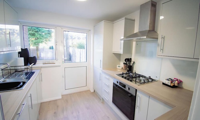 Kearsley House | 4 Bedroom House in Whitefield