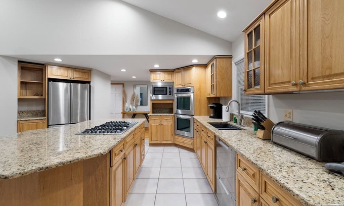 Town of Ramapo House | Spacious w/ Huge Yard, Pool, Fire Pit & Billiards