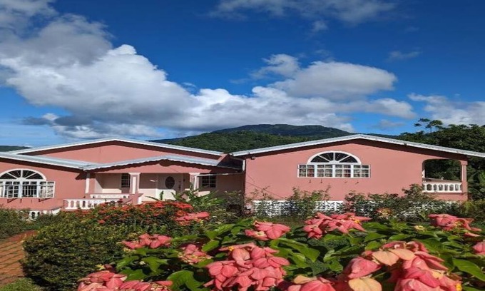 Castries Quarter House | Charming 2-bedroom house in Castries with WiFi