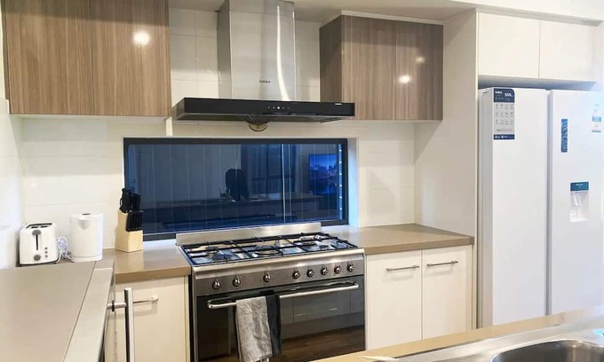 Kellyville House | Kellyville Adorable 5 Br Home near Parks & Shops