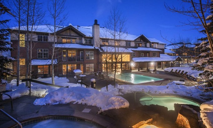 Four O'Clock Resort | Super Bowl weekend Ski-in/Ski-out 1 Bedroom 5 Star Grand Timber Breckenridge