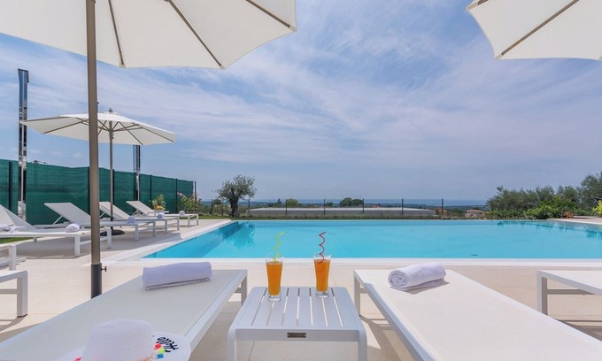 Kastelir Villa | Villa Gabrijela by Istrabook