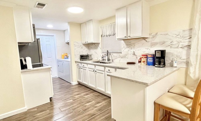 Ocala House | Sunny Florida Street: 3 bedroom home in Ocala, near major highways & attractions
