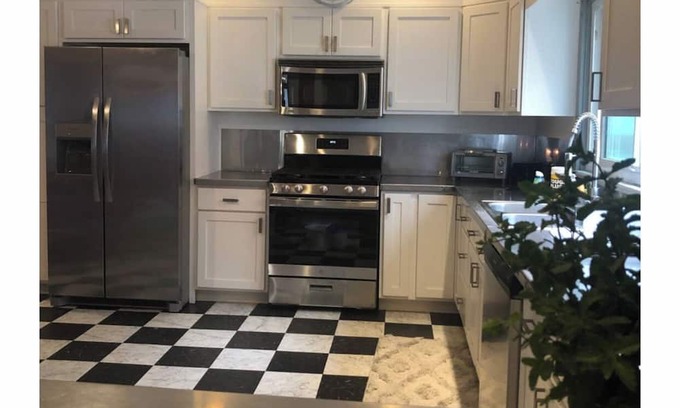 Brookville House | Charming 4 bedroom, 3 bath walking distance to restaurant & downtown Brookville
