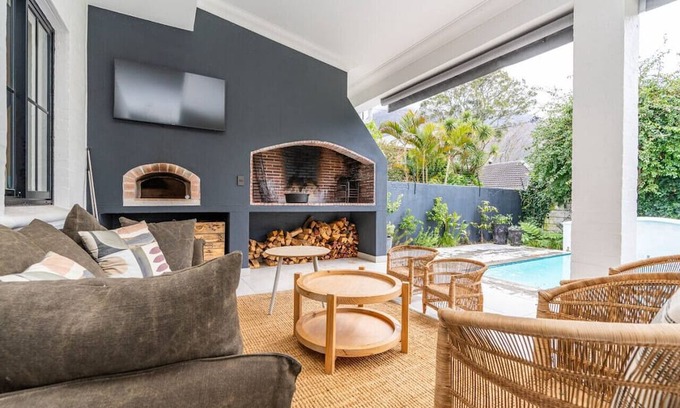 Claremont House | Elegant Modern 4-Bedroom Home