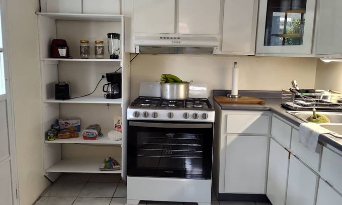 Las Piedras House | Charming 2-bedroom house in brilliant Las Piedras with AC