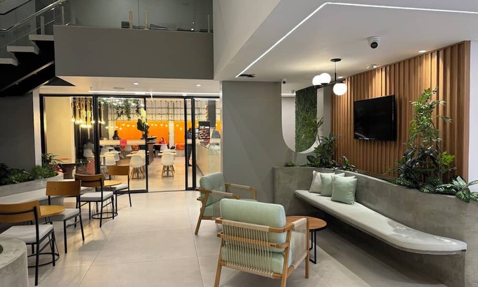 Agua Verde Apartment | Studio completo no Batel, com cozinha, Wi-Fi e mesa para trabalho/refeições