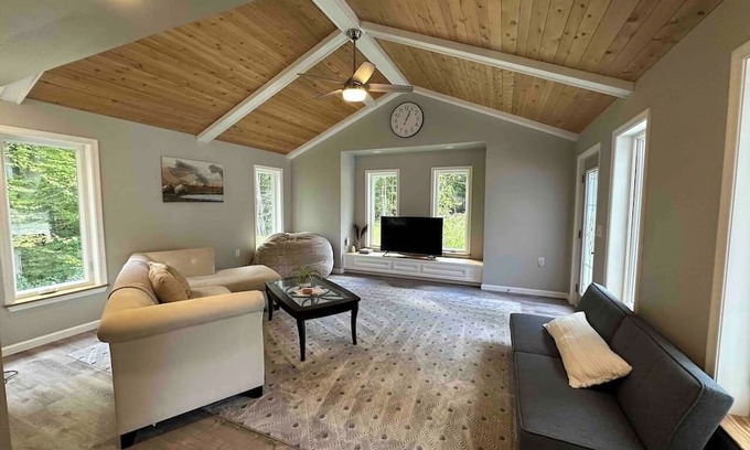 Childs House | Villa with hot tub on Ash Lane