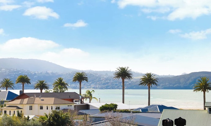 Ferry Landing Apartment | Hosts on the Coast Esplanade Harbour Vista apt 117