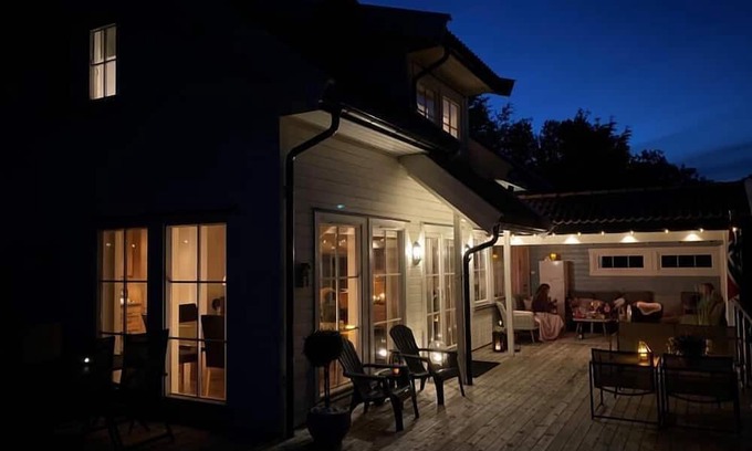Farsund House | Holiday home "Lyngsvag" on Lyngsvagfjorden near Farsund -Spind, southern Norway, in an exceptionally beautiful location, Internet WLAN, 120 m² living space, sunny and sheltered holiday spot on the Farsund archipelago, chic furnishings, 3 bedrooms.