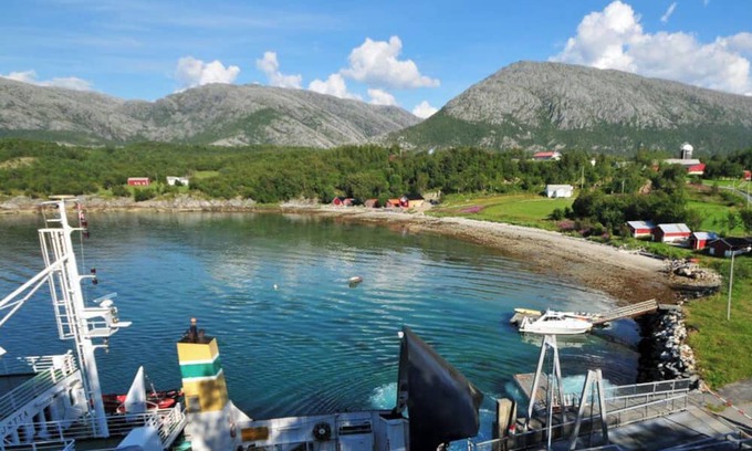 Vevelstad House | Cottage "Stokkasjøen Rorbu", 8870 Visthus, Norway - Nordland, southern North Norway, Helgeland coast, 5 persons, 2 living levels, 1 kitchen, 2 bathrooms, 3 bedrooms, Internet Wlan, directly on the water, non-smoking, 85 sqm living area etc., vaca.