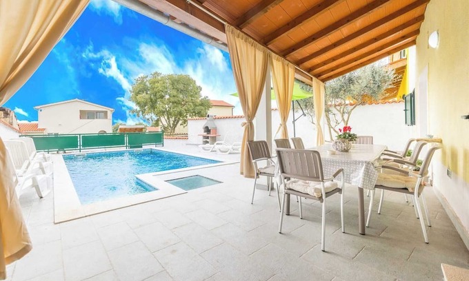 Skatari House | Olga - Pula · Holiday home Olga with Pool & Pet friendly