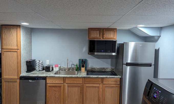Kearney House | Cozy 1-bedroom Basement Apartment in Kearney walking distance to downtown!