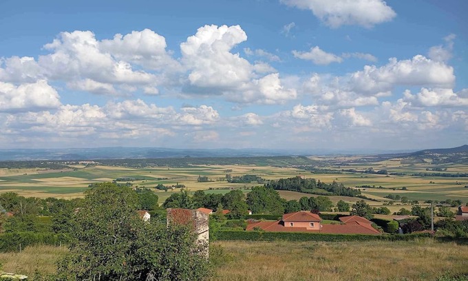 Solignat House | Maison Familiale Avec Petite Cour Fermée au Coeur de L'auvergne