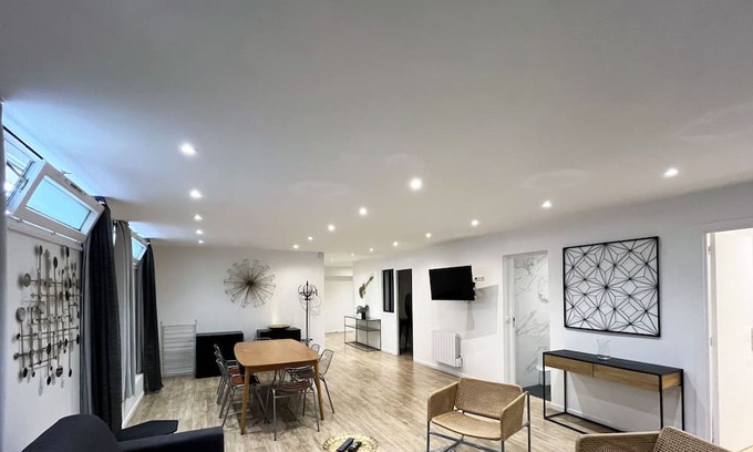 Amerique Apartment | Urban Flat 185 - Pretty 2 Bedroom Apartment in Paris