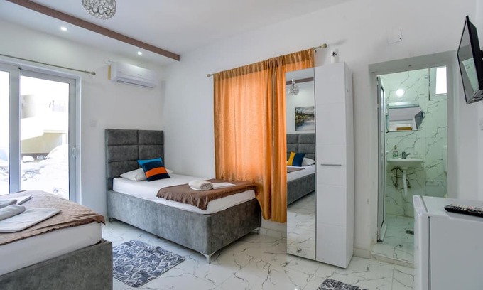 Gjerana Apartment | Studio Flat w Balcony 6 min to Beach in Montenegro