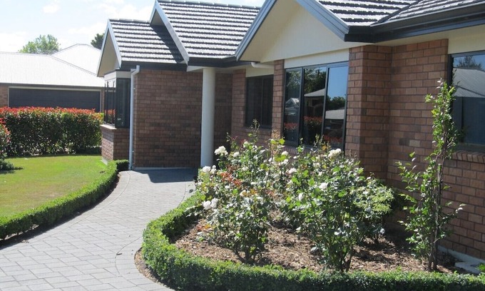 Whanganui Bed & Breakfast | City Haven, peaceful Bnb twin room close to the city
