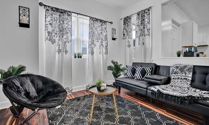 Allentown Apartment | Allentown paradise near ppl center -1 paid parking per booking