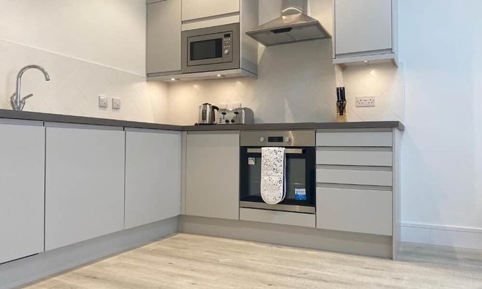 Fleet Apartment | Apex @ Fleet Heights - Apartment Five