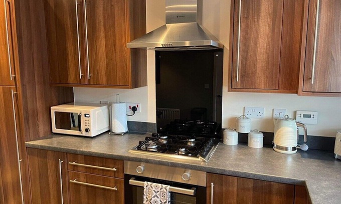 Ewloe House | Hawarden/Semi-detached/Corporate friendly/Drive