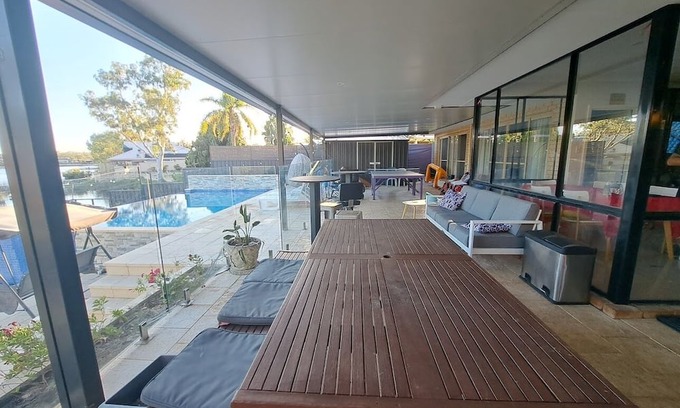 Ballajura House | Paradise on the Lake - King Room