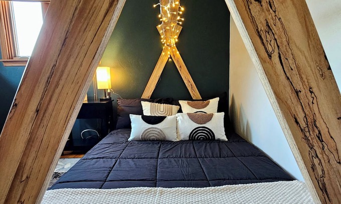 Elizabeth House | The Willow Zen Sanctuary with your personal Sauna/shower & jetted tub!