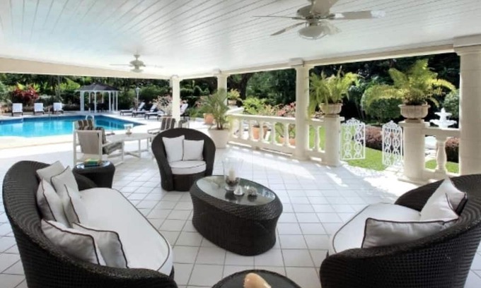Paynes Bay Villa | 6 BR Vacation Home with Private Pool