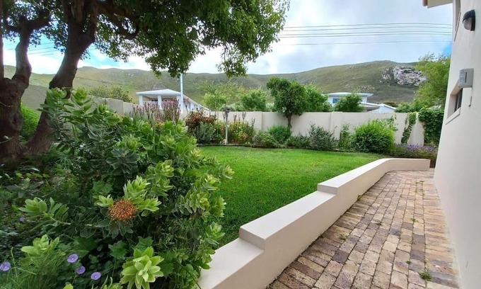 Hermanus Apartment | Steenbok House self catering Apartment