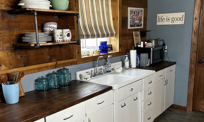 Gypsum Apartment | Cozy, quiet retreat! Enjoy small town living