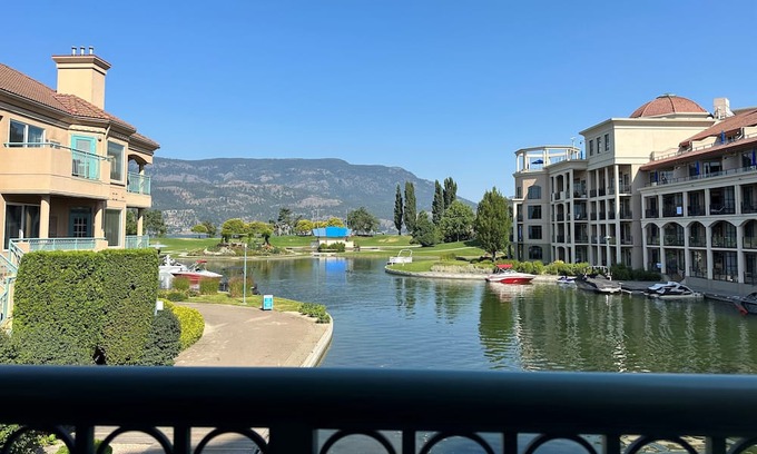 North End Resort | Delta Grand Okanagan Resort - 1 Bedroom Lakeview Condo - Full Kitchen - Sleeps 4