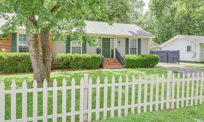 Murfreesboro House | Sunset Cottage: 2 bed 1 bath, Pet-Friendly.