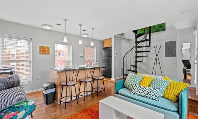 South Side Flats Apartment | New Prime Location | King Bed | Walk | Eat | Play