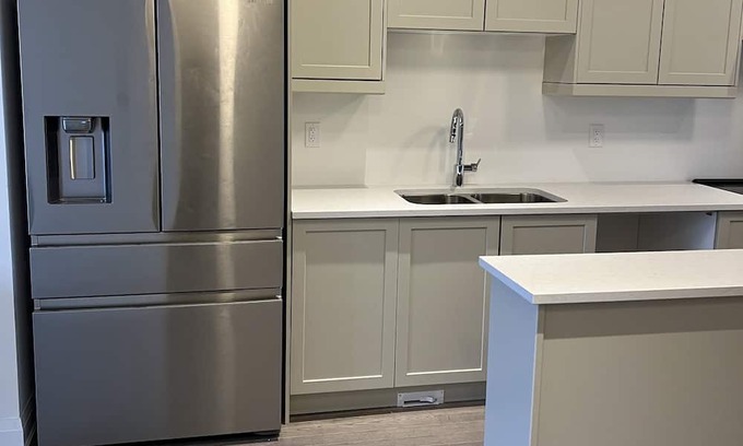 Clarington House | 5 bedroom 3 bathroom Lakeview townhouse